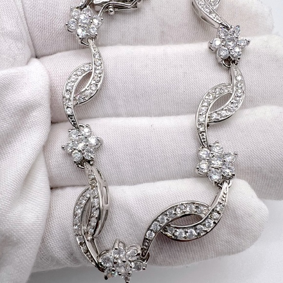 .925 Sterling Silver Clear Cz Flower And Crisscross Design Bracelet - Picture 13 of 14